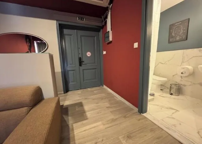 Stay Hybrid Youth Hostel